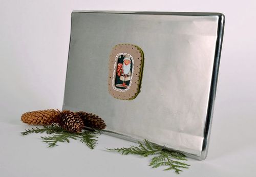 Imán de Año Nuevo “Santa Claus” beige hecho de fieltro español - MADEheart.com