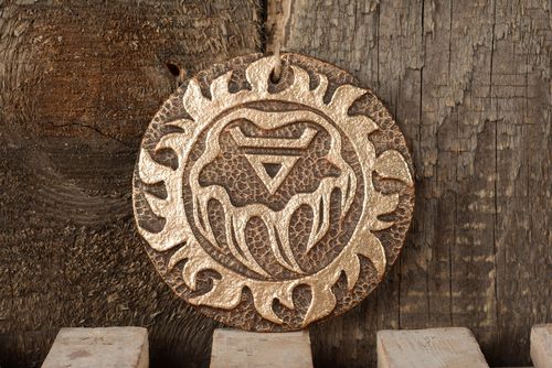 Colgante amuleto protector “Veles” - MADEheart.com