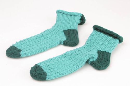 Chaussettes faites main tricotées en laine - MADEheart.com
