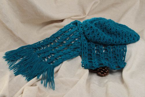 Handgefertigte Schal und Mütze gehäkelt stilvoll Set aus 2 Gewerken in Blau - MADEheart.com