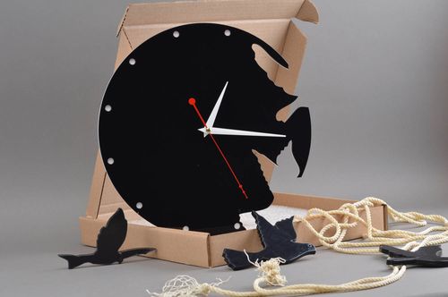 Reloj de pared hecho a mano negro con pájaros diseño de interior regalo original - MADEheart.com