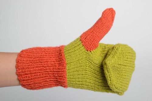 Moufles tricotées fait main Gants moufles chaudes bicolores Vêtement femme - MADEheart.com