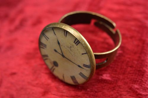Bague ronde technique serviettage faite main originale vintage Horloge - MADEheart.com