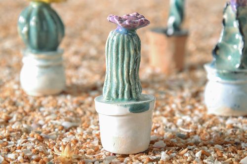 Miniatur Figurine aus Keramik - MADEheart.com