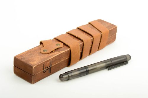 Halter für Kugelschreiber handmade Untersetzer aus Holz Dekoration Wohnzimmer - MADEheart.com