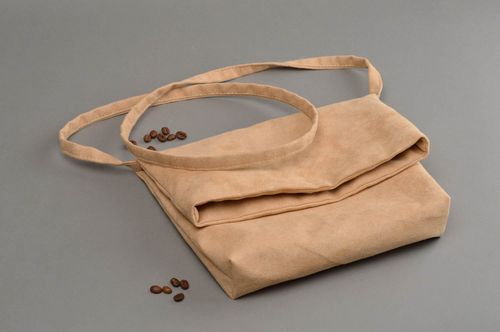 Bolso de gamuza beige hecho a mano accesorio para mujeres regalo original - MADEheart.com