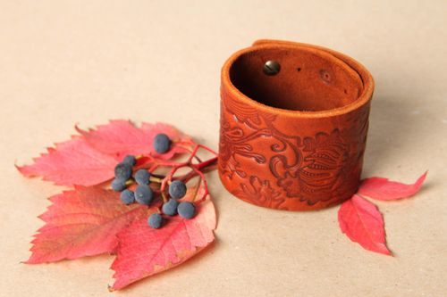 Beautiful handmade leather bracelet costume jewelry fashion trends gift ideas - MADEheart.com