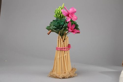 Composição de argila com orquídeas e suculentas - MADEheart.com