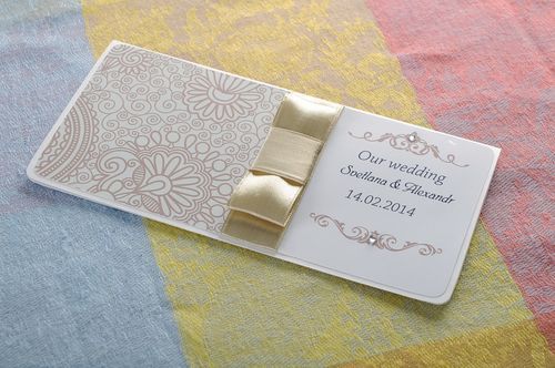 Cartão do convite para o casamento - MADEheart.com