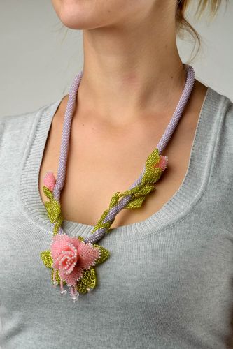 Collier spirale Bijou fait main perles de rocaille roses Cadeau pour femme - MADEheart.com