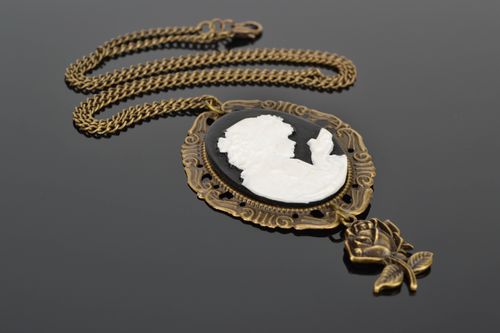 Cameo pendant with long chain - MADEheart.com
