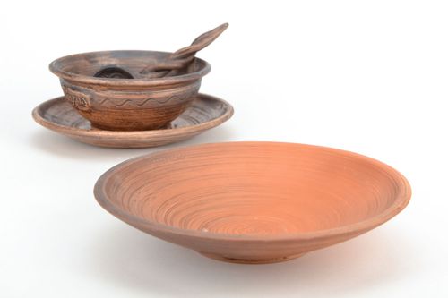 Prato de cerâmica na técnica de moagem - MADEheart.com