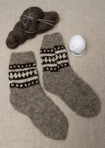 Grey mens socks made of natural wool - MADEheart.com