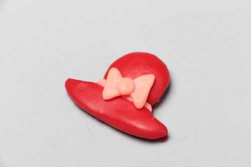 Handmade plastic brooch in the shape of hat - MADEheart.com