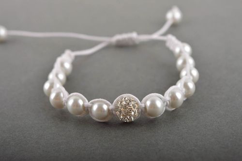 Bigiotteria fatta a mano braccialetto bianco gioielli di perle artificiali  - MADEheart.com