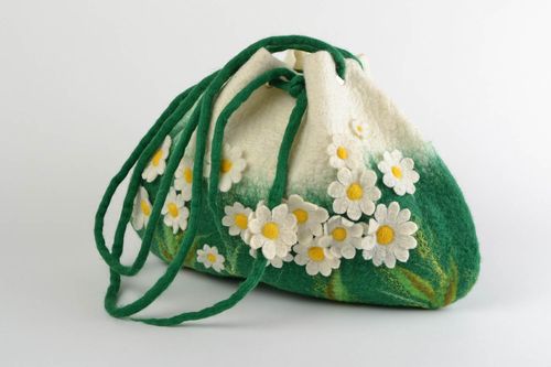 Sac à main en laine feutrée blanc et vert fait main avec fleurs anses longues - MADEheart.com