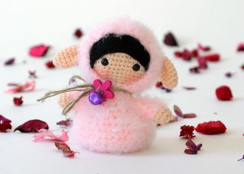 Brinquedo Menina ovelha cor de rosa - MADEheart.com