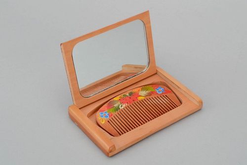 Taschenspiegel mit einem Haarkamm - MADEheart.com