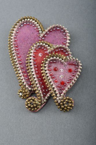 Broche artesanal de cachemira con cremalleras de metal rosado Corazones - MADEheart.com