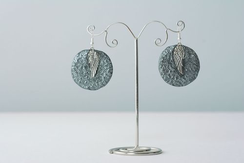 Orecchini di argilla polimerica fatti a mano accessorio originale bello da donna - MADEheart.com