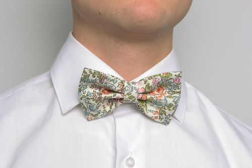 Papillon dautore fatto a mano cravatta a farfalla originale di tessuto da uomo - MADEheart.com
