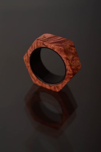 Handmade Plug aus Hartgummi und Holz - MADEheart.com