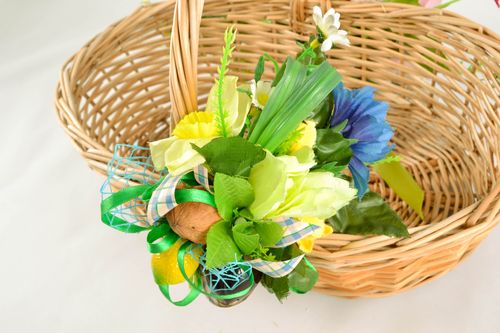 Fleurs artificielles faites main pour panier de Pâques boutonnière - MADEheart.com