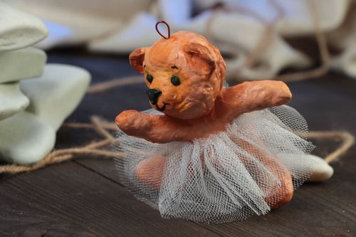 Figurine à suspendre en papier mâché faite main peinte ourse ballerine - MADEheart.com