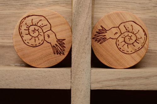 Piercing plugs faits main originaux en bois 28 mm accessoires écologiques - MADEheart.com