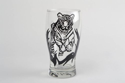 Стеклянный пивной бокал расписанный витражными красками с тигром ручной работы - MADEheart.com