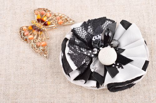 Broche textile Bijou fait main noir-blanc grand original Accessoire femme - MADEheart.com