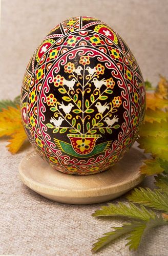 Oeuf de Pâques ukrainien - MADEheart.com