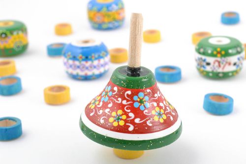 Toupie en bois écologique peinte de couleurs faite main multicolore pour enfant - MADEheart.com