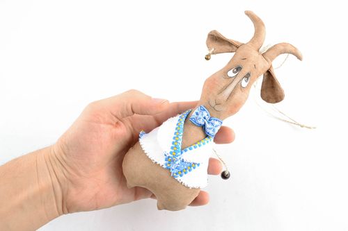 Scented interior pendant toy Goat - MADEheart.com