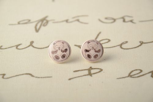 Handmade clay stud earrings - MADEheart.com
