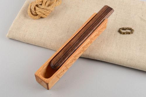Handgemachter schöner Designer Holz Federkasten für Stifte Pinseln Etui in Braun - MADEheart.com