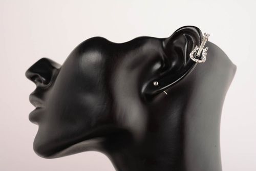 Ear cuff hecho a mano “Guitara” - MADEheart.com