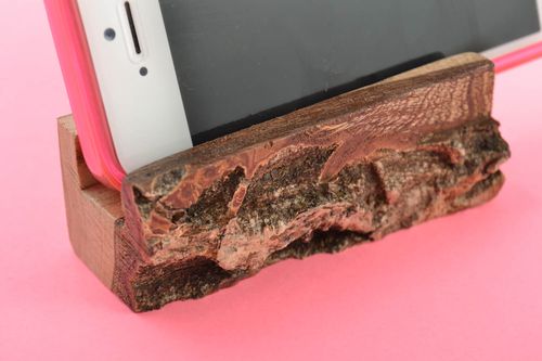 Porte-téléphone en bois verni fait main écologique original élégant cadeau - MADEheart.com