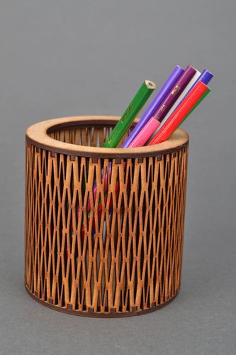 Handmade Bleistift Halter aus Holz - MADEheart.com