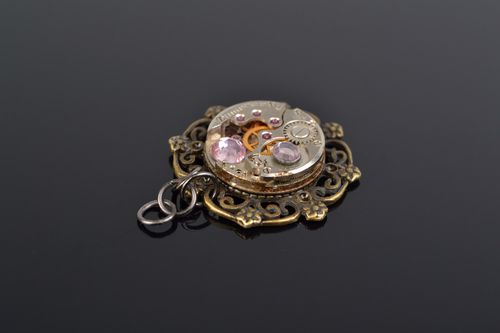 Pendentif en métal fait main steampunk avec strass bijou original pour femme - MADEheart.com