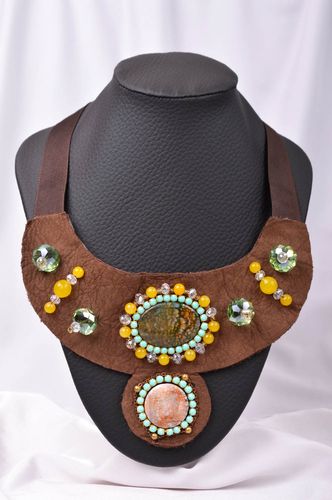 Collana di cuoio fatta a mano girocollo con perline accessorio da donna - MADEheart.com