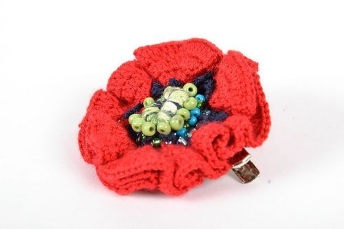 Broche artisanale tricotée au crochet Pavot  - MADEheart.com