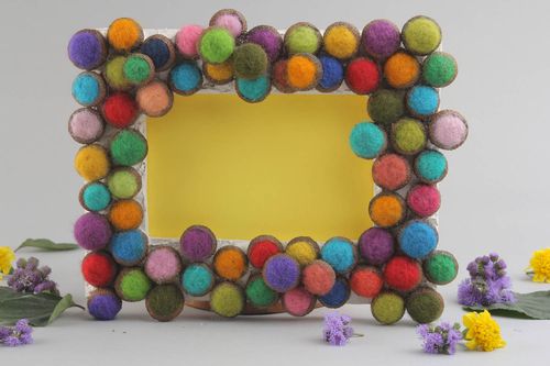 Photo frame made of wood and wool - MADEheart.com