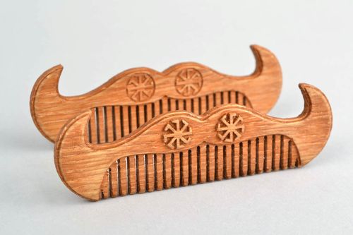 Peigne barbe et moustache en bois naturel accessoire pratique fait main - MADEheart.com