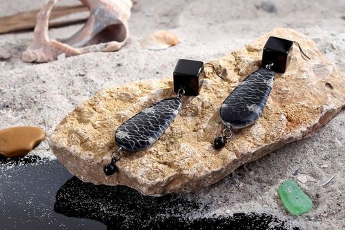 Boucles doreille de pierres naturelles faites à main - MADEheart.com