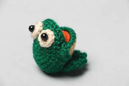 Rospo a maglia fatto a mano pupazzo morbido giocattolo da bambini a uncinetto - MADEheart.com