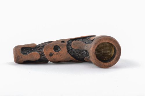 Figured clay tobacco pipe - MADEheart.com