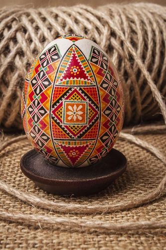 Huevo de Pascua hecho a mano - MADEheart.com