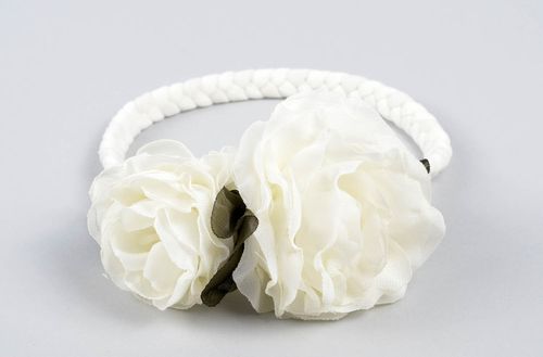 Banda para el cabello artesanal con flores cinta de pelo regalo para niña - MADEheart.com