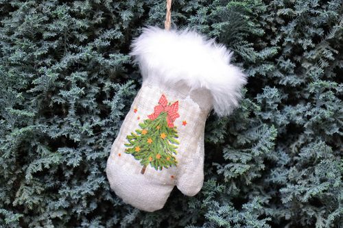 Christmas mitten decoration - MADEheart.com